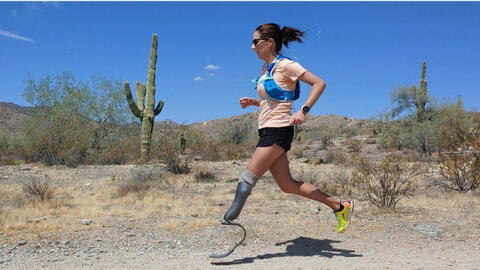 Nữ vận động viên mất một chân và hành trình xác lập kỷ lục chạy marathon 104 ngày liên tiếp