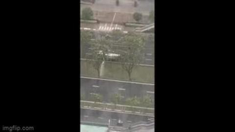 Chuyên gia nhận định gì về clip xe bồn tưới cây dưới trời mưa to?