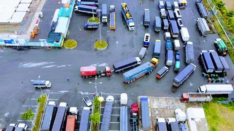 COVID-19 khiến thương mại, vận tải và du lịch giảm mạnh trong tháng 8