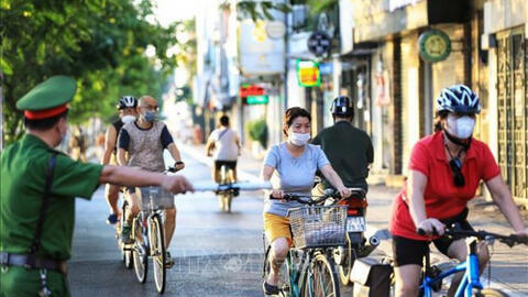 Phớt lờ lệnh cấm, người dân Thủ đô vẫn đạp xe, tập thể dục