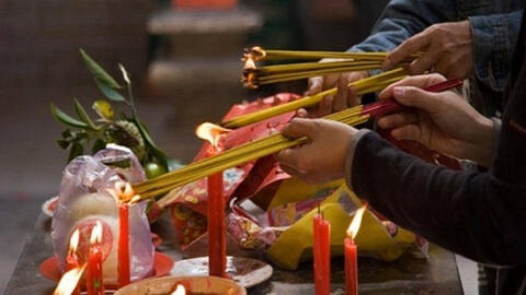 Văn khấn cúng rước ông bà ngày 30 Tết Canh Tý