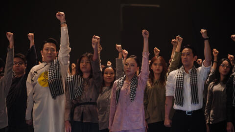 Bài Ca Đất Phương Nam là điểm sáng trong phim Đất Rừng Phương Nam dù chỉ xuất hiện rất ít, đạt thành tích vượt cả Double2T lẫn Phương Ly