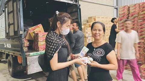 Thủy Tiên kêu gọi được hơn 22 tỷ hỗ trợ đồng bào miền Trung sau chưa đầy 2 ngày