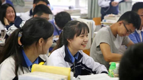 Giáo viên chủ nhiệm 20 năm nói thẳng: Hầu hết học sinh đứng đầu lớp đều xuất thân từ 5 gia đình này, con bạn thì sao?