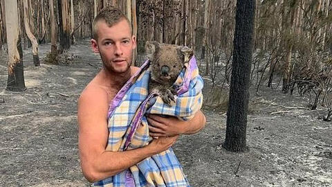 Xúc động giữa cơn bão lửa ở Úc