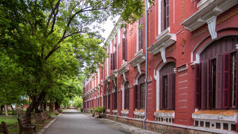 Ngôi trường lập kỷ lục 6 lần đón cầu truyền hình Olympia: Kiến trúc đẹp như trời Âu, là "vựa" huy chương quốc tế