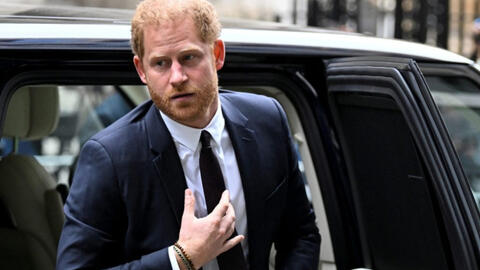 Harry về thăm cha nhưng không ở trong dinh thự hoàng gia mà thuê khách sạn tư, cựu quản gia tiết lộ lý do thực sự phía sau