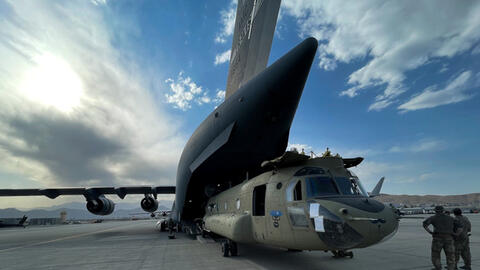 Lính Mỹ cuối cùng lên máy bay rời Afghanistan