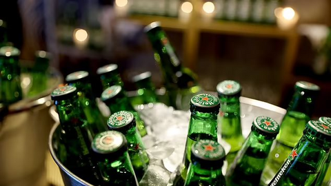 Heineken và Carslberg rút khỏi Nga thị trường Nga