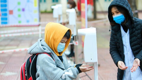 Bộ trưởng Bộ GD&ĐT: Kiên trì mục tiêu đưa học sinh đi học trở lại