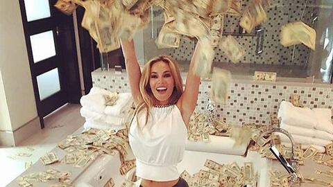 Nhìn vào số cuối ngày sinh, đoán được vận giàu sang của các cô gái