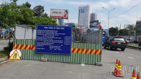 Chính thức đặt lô cốt sửa chữa đường Nguyễn Hữu Cảnh