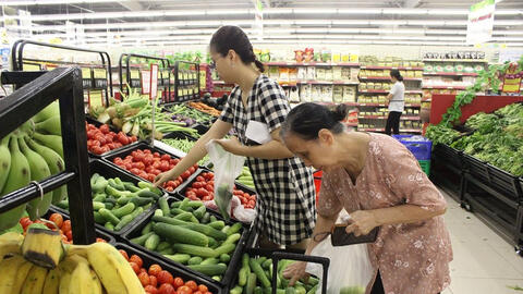 Các điểm bán lẻ, siêu thị liên tục khuyến mãi, giảm giá dịp cuối năm