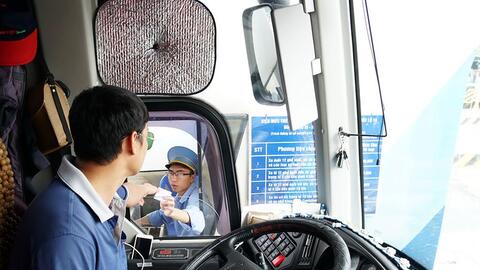 Xe ô tô được giảm 30% phí đường bộ vì dịch COVID-19