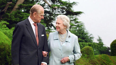 Mối tình sắt son hơn 70 năm của Hoàng thân Philip và Nữ hoàng Elizabeth