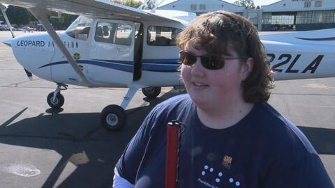 Cô gái khiếm thị lái máy bay xuyên nước Mỹ