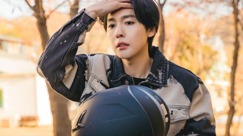 Nam idol diễn dở nhất hiện tại: Mặt đơ như tượng sáp, netizen hoài nghi "mới dao kéo hay sao?"