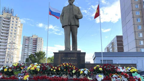 Câu chuyện độc đáo về tượng đài Bác ở thủ đô nước Nga