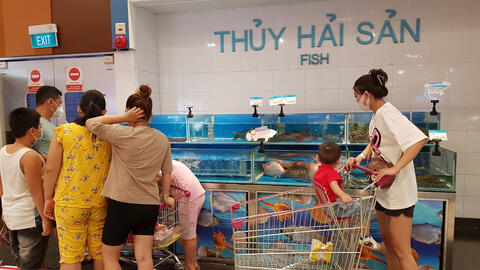 Giá một số loại thủy - hải sản giảm nhẹ