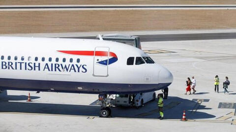 Hai "gã khổng lồ" ngành hàng không tiếp tục cắt giảm nhân sự do đại dịch