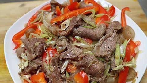 Món ngon mỗi ngày: Đưa cơm với cách làm thịt bê xào sả ớt thơm cay đúng vị
