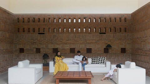 Nhà đẹp 500m2 được làm bằng gạch của doanh nhân rượu vang