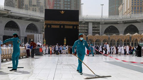 Thánh đường hồi giáo Mecca vắng vẻ vì dịch bệnh Covid-19