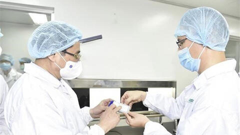 Thủ tướng Phạm Minh Chính: Phải sản xuất bằng được vắc xin COVID-19, chậm nhất là tháng 6-2022