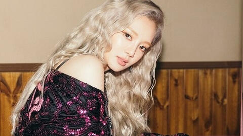 Chiêu hẹn hò đặc biệt của idol Kpop bằng iPhone, biết được cũng không thể phát hiện