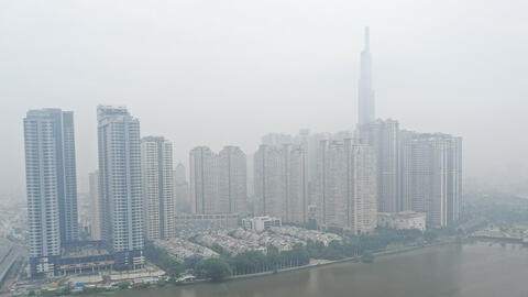 Chuyên gia lý giải về hiện trường bầu trời TP.HCM mù mịt trưa na