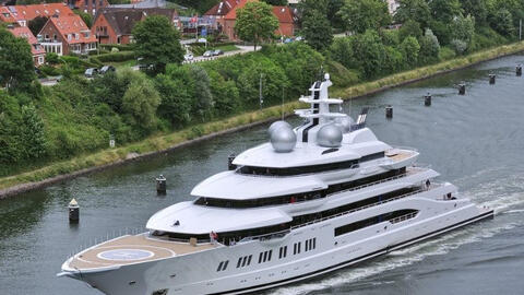 Fiji bắt giữ một du thuyền của tỷ phú Nga