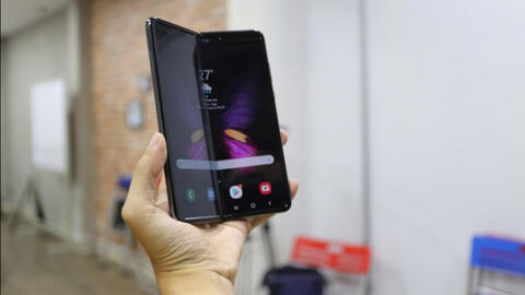 Cửa hàng xách tay “chi bạo” mua hàng mới nóng kéo khách