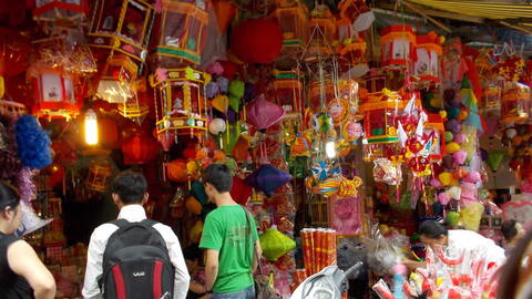 Cẩn thận xuất xứ đồ chơi Trung thu cho trẻ em