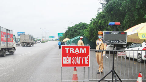 Nhiều tỉnh, thành miền Tây lập chốt đo thân nhiệt trên quốc lộ