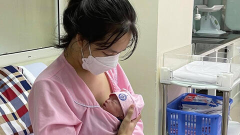 Bé sơ sinh nhẹ cân nhất được cứu sống tại Việt Nam