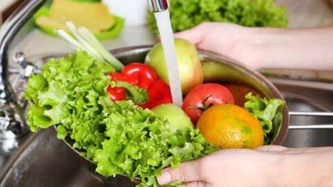 Có nên phun chất khử khuẩn lên thực phẩm?