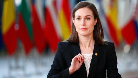 Thủ tướng Phần Lan xin lỗi vì ảnh hai người phụ nữ để ngực trần hôn nhau tại dinh thự