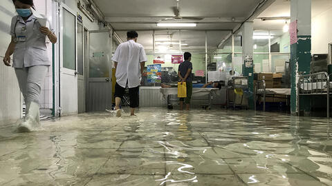 Mưa lớn khiến bệnh viện, trạm biến áp ngập sâu