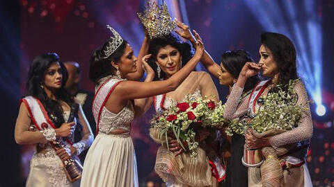 Hoa hậu Quý bà Thế giới bị tạm giữ vì giật vương miện