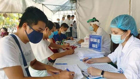 Các tỉnh không yêu cầu cách ly đối với người về quê ăn Tết