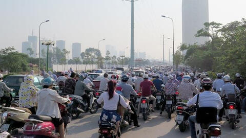 Thu phí kiểm định khí thải xe máy: Phí chồng phí?