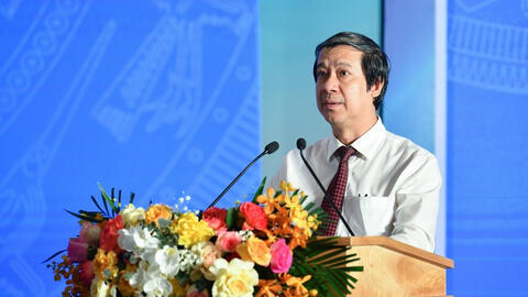 Bộ GD-ĐT đề nghị Hà Nội chấm dứt cảnh phụ huynh xếp hàng đêm nộp hồ sơ