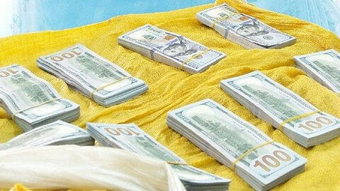 Nhận thù lao 200.000 đồng để vác bao tiền hơn 86.000 USD qua Campuchia