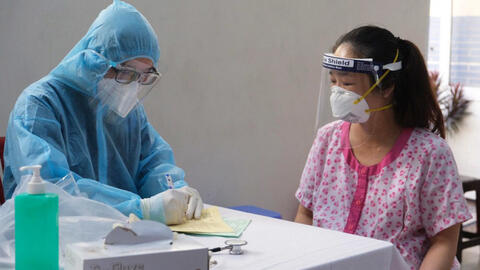 Phụ nữ có thai trên 13 tuần nên tiêm vaccine COVID-19?