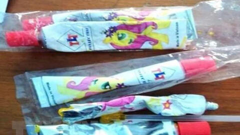 3 học sinh tiểu học nhập viện, nghi ngộ độc kẹo bong bóng