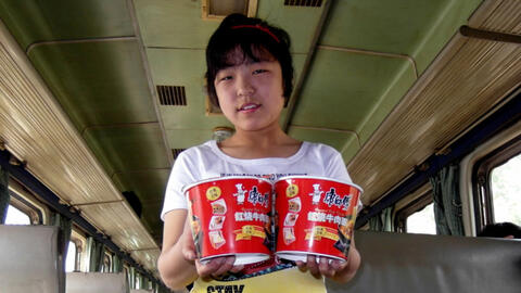 Các chuyến tàu hỏa ở Trung Quốc dần mất đi… thứ mùi "đậm đà" đặc trưng: Thanh niên hiện đại thấy vui, người thế hệ trước lại hoài niệm