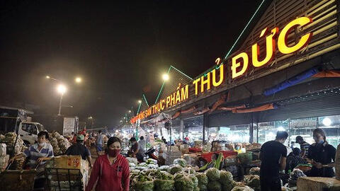 Một phần chợ đầu mối Thủ Đức tái hoạt động, chợ Hóc Môn cũng rục rịch