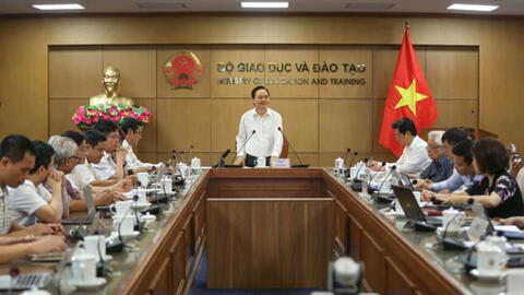 Bộ trưởng Bộ GD-ĐT: Sẽ có quy chế riêng về học online và mức thu học phí