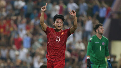 Lệnh đuổi phũ phàng của HLV Troussier, tấm vé lên ĐTQG và thương vụ dở khóc dở cười