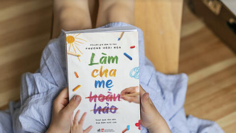 “Làm cha mẹ hoàn hảo": những câu chuyện đời thường chứa đầy tâm tư